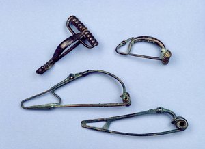 Dört broş, Erken Demir Çağı, MÖ 600-100 (demir)